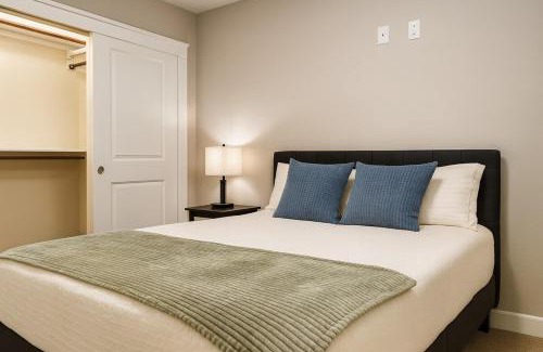 Downtown Cleveland Apartment | Downtown Sq Stadium, Casino, Rock Hall, Clinic