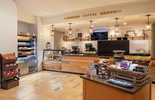 Downtown Vancouver House | Downtown stay next to park, near the river!