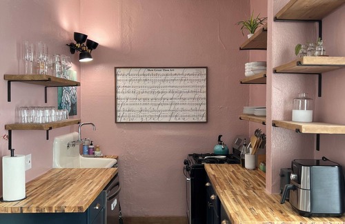 Central Colorado Springs Apartment | Downtown Studio- Close to CC