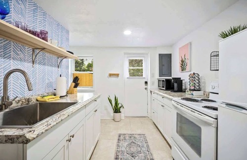 Lakeland Apartment | Downtown Studio - Family & Pets friendly