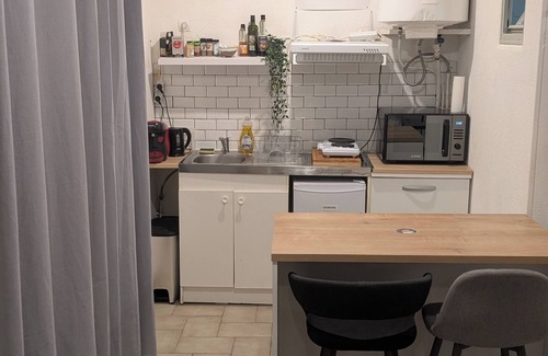 Saint-Michel Apartment | Downtown studio with private patio