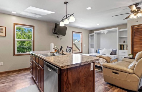 West Central Apartment | Downtown Studio with Jacuzzi & Game Room