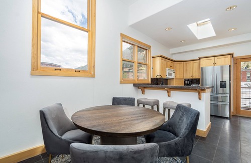 Telluride Condo | Downtown Telluride - 1 minute walk to EVERYTHING - Free parking