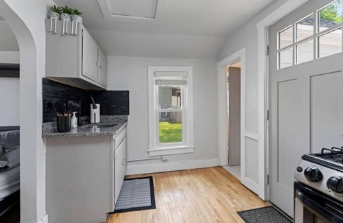 Oshkosh House | Downtown Tiny Home - Oshkosh