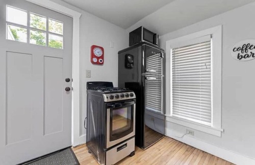 Oshkosh House | Downtown Tiny Home - Oshkosh
