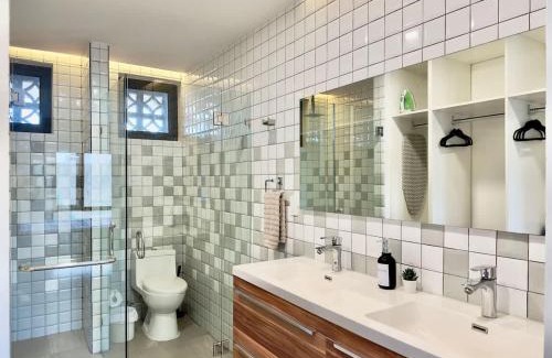 Avenida Revolucion Apartment | Downtown TJ Ave Revolucion 1BR Suite 10th floor