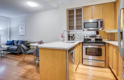Yorkville Apartment | Downtown Toronto Chic 1 Bedroom