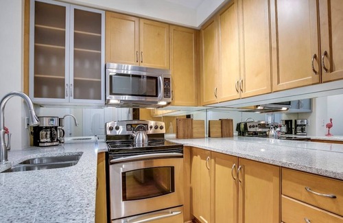 Yorkville Apartment | Downtown Toronto Chic 1 Bedroom