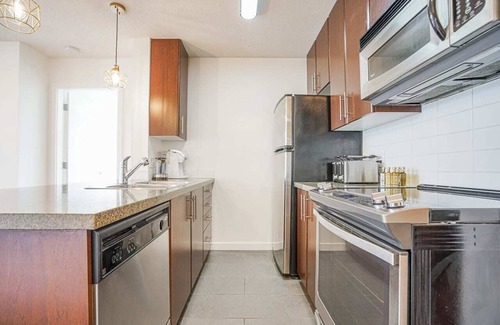 Crosstown Apartment | Downtown Unit+Spectacular Views