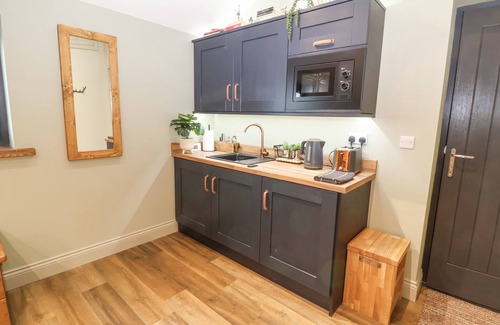 East Cowton Cottage | DRAGONSTONE LODGE, pet friendly in East Cowton