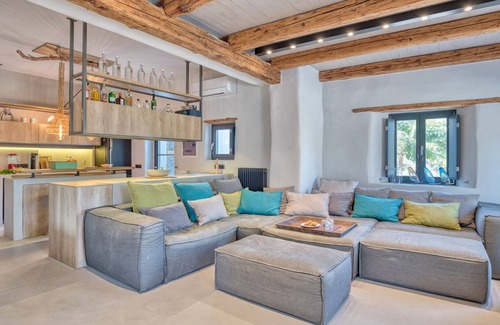 Paros Villa | Dream 4-bedroom villa in Paros with beach access + jacuzzi & huge outdoor area