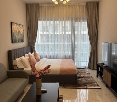 Masdar City Apartment | Dream F1 Airport Studio Pool & Gym