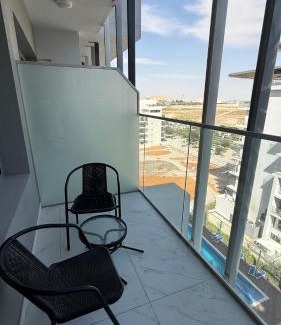 Masdar City Apartment | Dream F1 Airport Studio Pool & Gym