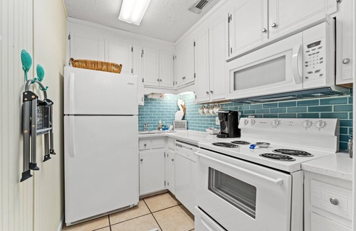 Summer Breeze House | Dream family townhome - pools, across street from beach