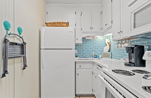 Summer Breeze House | Dream family townhome - pools, across street from beach