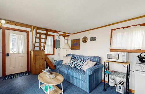 Surry Hotel | Dream Harbor Cottage