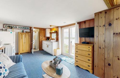 Surry Hotel | Dream Harbor Cottage
