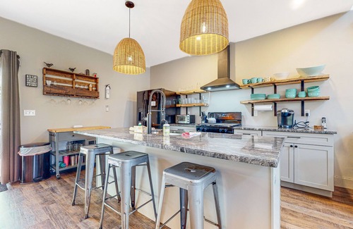 Conway House | Dream home with deck, grill, fast WiFi, lawn, washer/dryer, & games
