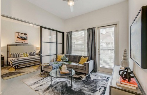Fort Worth Apartment | Dream Suites at River East