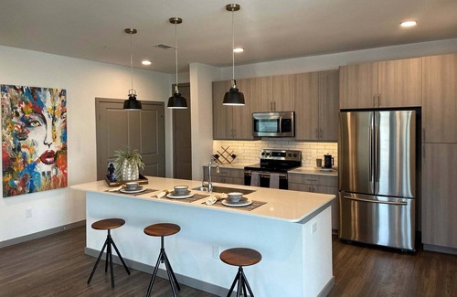 Fort Worth Apartment | Dream Suites at River East
