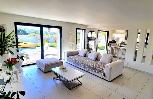 La Fare-les-Oliviers Villa | Dream villa between Provence and Luberon