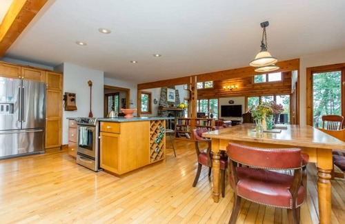 Bala House | Dream Weaver privacy & stunning long lake views!