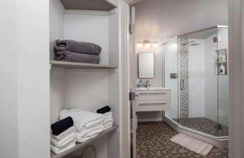Uptown Sedona Apartment | DreamCatcher South Walk to Shop Dine Hike