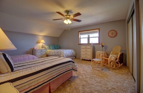 Dyer's Bay Bed & Breakfast | Dreamland II Bed and Breakfast