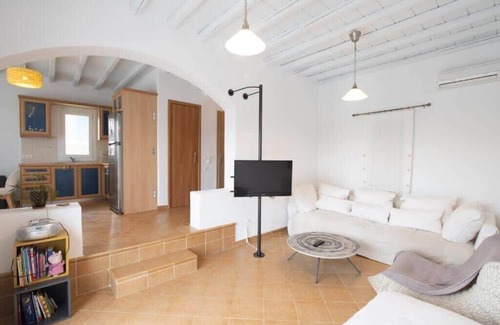 Ano Mera Apartment | Dreamscape Cozy 3-Bedroom Mykonos Hideaway
