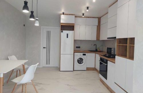 Lutsk Apartment | DreamTown Однокімнатна біля вокзалу
