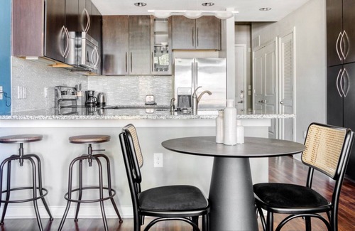 Barton Heights Apartment | Dreamy Barton Springs 1BR w/ Gym, Pool & W/D, nr Zilker, by Blueground