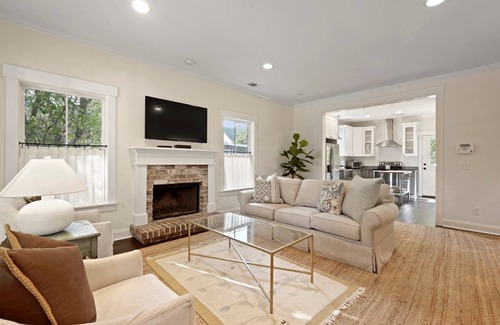 Isle of Hope Historic District House | Dreamy Coastal Chic Isle of Hope Bungalow By Lucky Savannah
