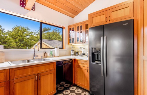 Sea Ranch House | Dreamy coastal home near the bluffs with trails, grill, deck & pool