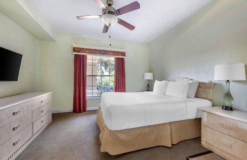West Kissimmee Hotel | Dreamy Disney HIdeaway! Outdoor Pool, Full Kitchen, Free Shuttle!