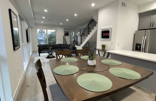 Wilshire House | Dreamy Hollywood Art House