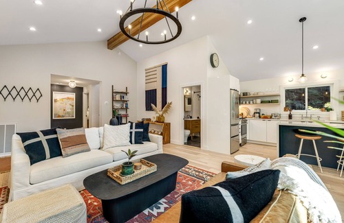 Gualala House | Dreamy home with expansive patio & alfresco dining, private hot tub, yard & W/D