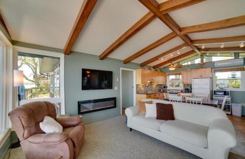 Arlington House | Dreamy Lake Poinsett Cabin with Deck, Dock and Views!
