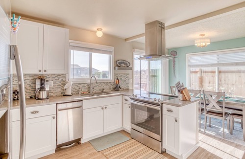 Bayshore House | Dreamy, Updated Charmer,Large Fenced Yard, Waterfront Deck Along Waldport Slough
