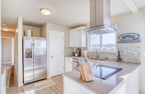 Bayshore House | Dreamy, Updated Charmer,Large Fenced Yard, Waterfront Deck Along Waldport Slough