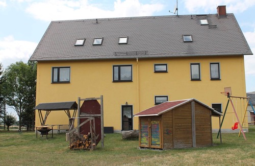 Pausa-Muhltroff Apartment | Dreibettzimmer Nr. 6 - Pension Monika