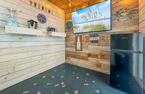 Fort Morgan House | Drift Away Shores · 400ft to the beach!*Week Discount*Tiki Bar*2 Pools