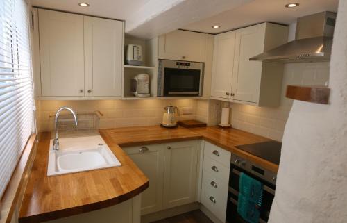 Brixham House | Drift Cottage - Fisherman's Cottage Brixham harbour