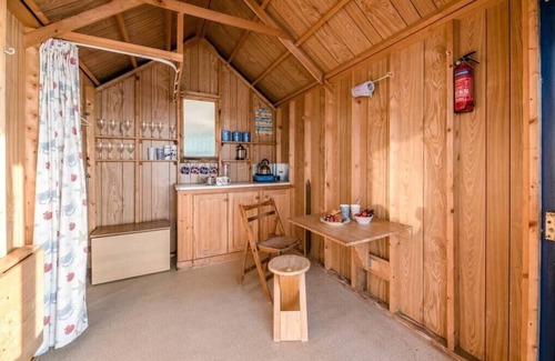 Southwold Apartment | Driftwood Beach Hut, Southwold