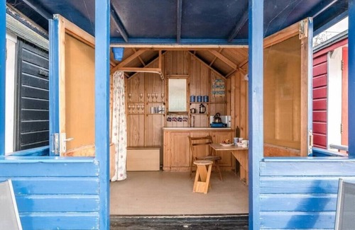 Southwold Apartment | Driftwood Beach Hut, Southwold