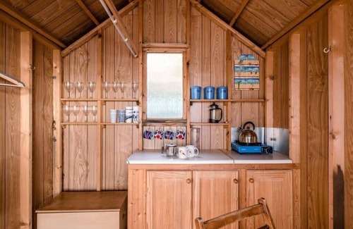 Southwold Apartment | Driftwood Beach Hut, Southwold