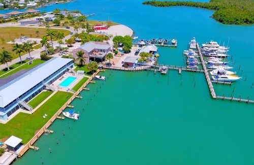 Isles of Capri Condo | Driftwood Landing (1-Bedroom Condo) with Pool by RedAwning