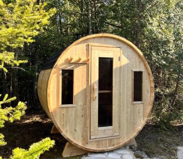 Tobermory House | Driftwood Luxe Lakefront Retreat - Tobermory
