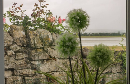 Milnthorpe Cottage | DRIFTWOOD, pet friendly, with a garden in Sandside