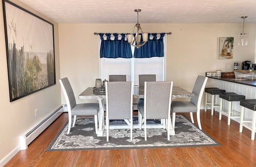 Old Orchard Beach Condo | DriftwoodHouse @ Ocean Landing Condominiums 1 minute walk to the beachnSleeps 8