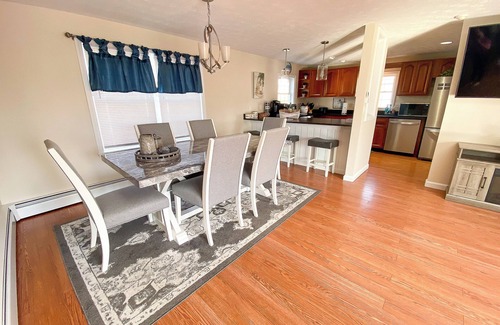 Old Orchard Beach Condo | DriftwoodHouse @ Ocean Landing Condominiums 1 minute walk to the beachnSleeps 8